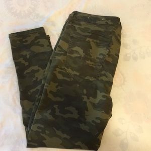 AEO Camo Hi- Rise Jegging